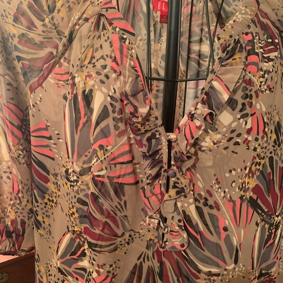 Elle Top - Picture 2 of 8